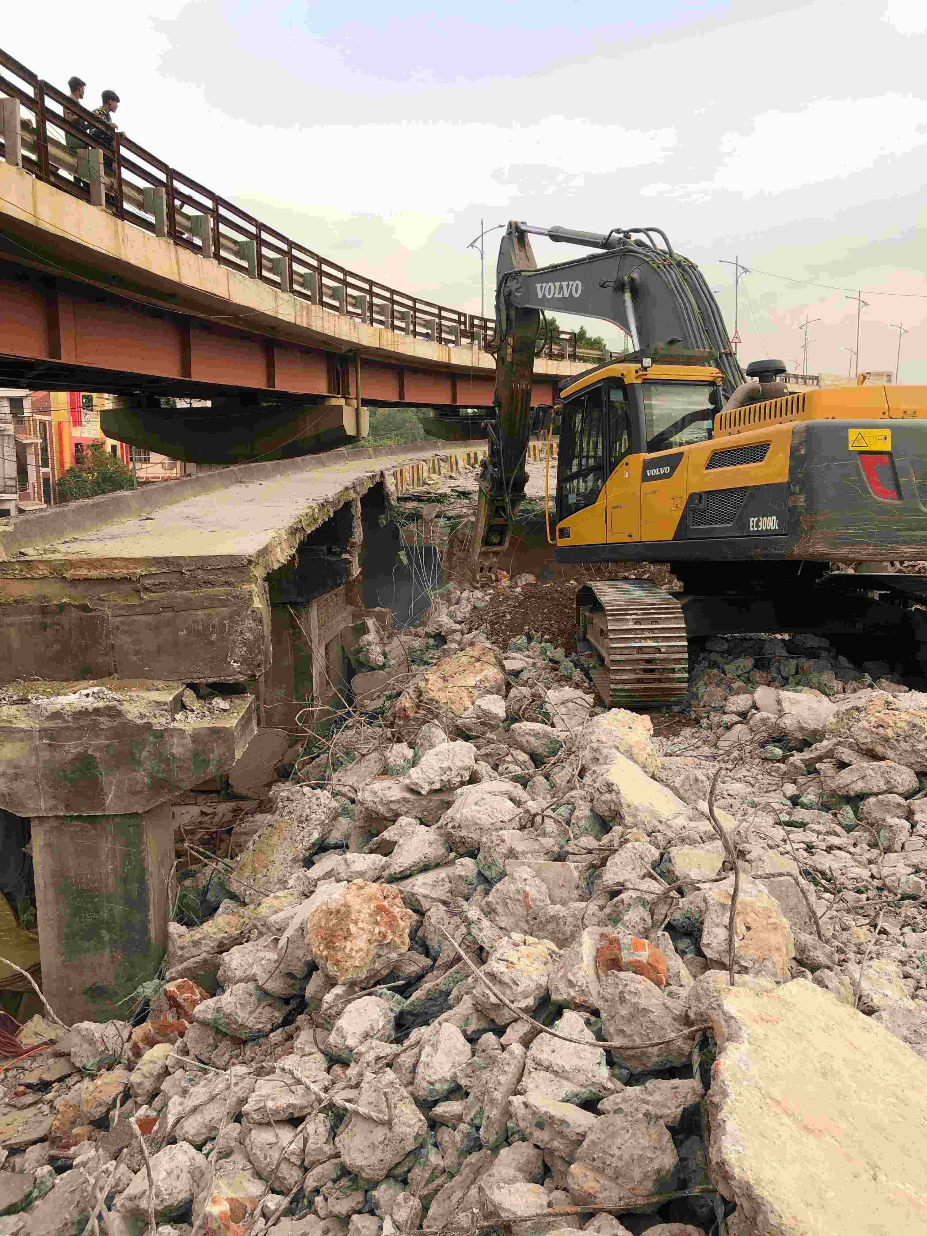 CONCRETE BREAKING